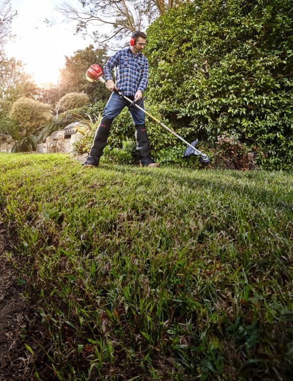 UMK425 Loop Handle 25cc Brushcutter umk425-loop-handle-product-page-hero-mobile-1600x2080
